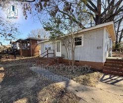 700 Lee St - Photo 1 of 1