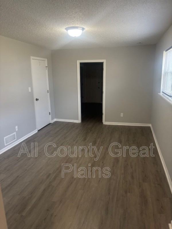 5319 Nw 87th St - Photo 5 of 12