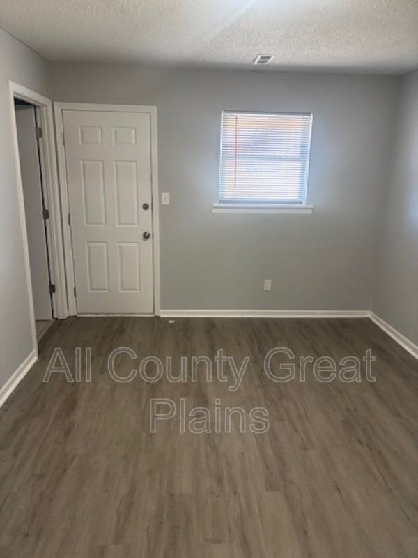 5319 Nw 87th St - Photo 6 of 12