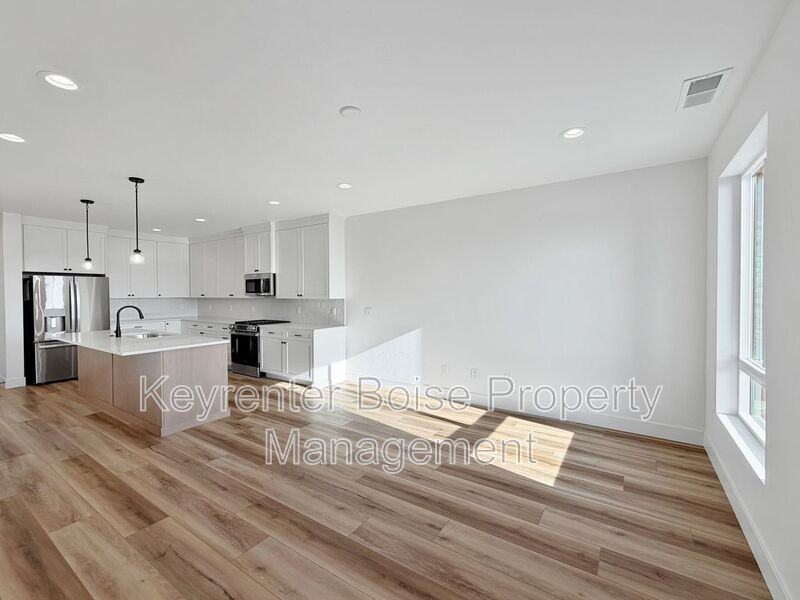 335 E Lombard Ln - Photo 5 of 20