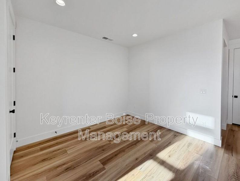 335 E Lombard Ln - Photo 6 of 20