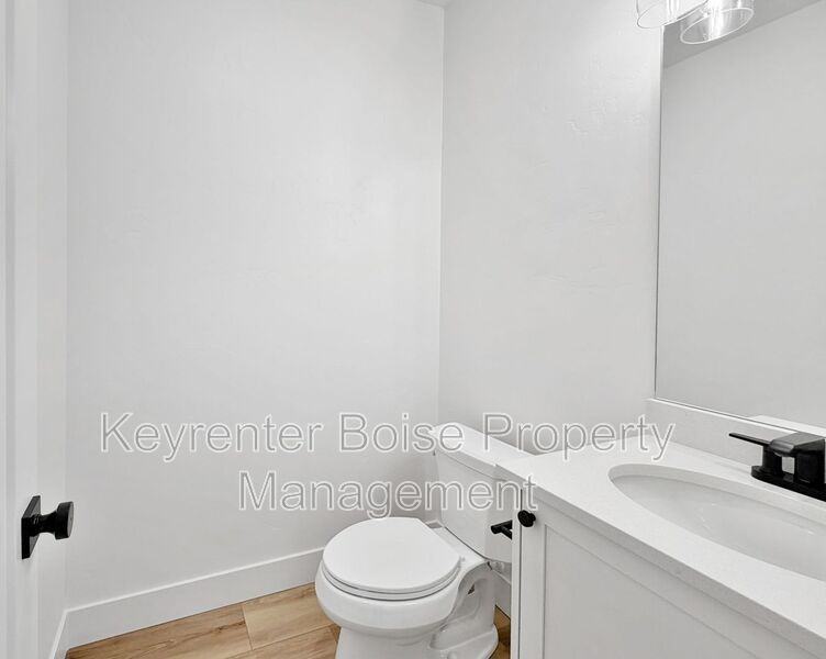 335 E Lombard Ln - Photo 7 of 20