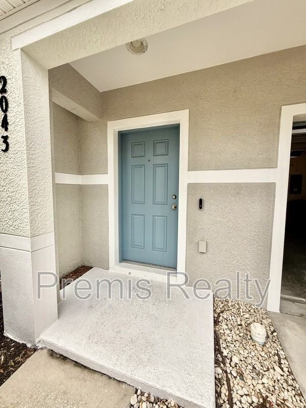 2043 Strathmill Dr - Photo 2 of 34