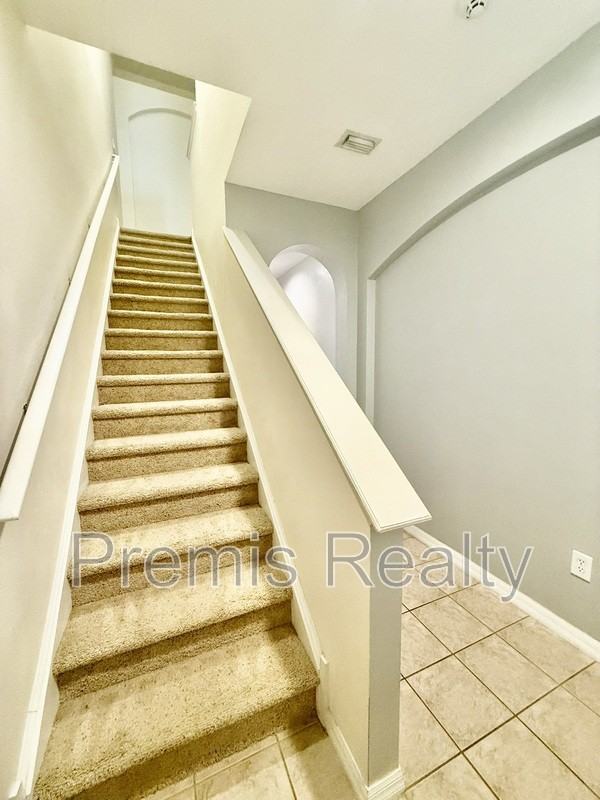 2043 Strathmill Dr - Photo 4 of 34