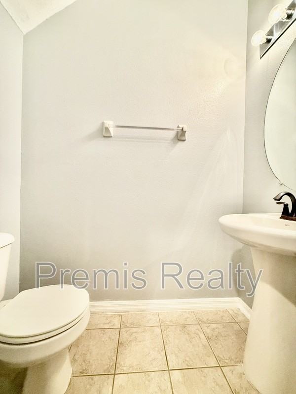 2043 Strathmill Dr - Photo 7 of 34