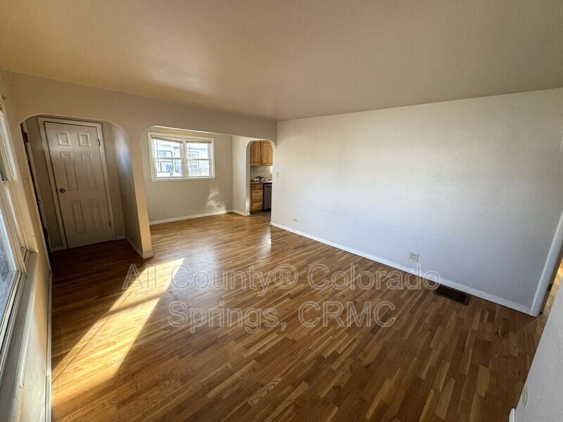 1606 S Wahsatch Ave - Photo 4 of 35