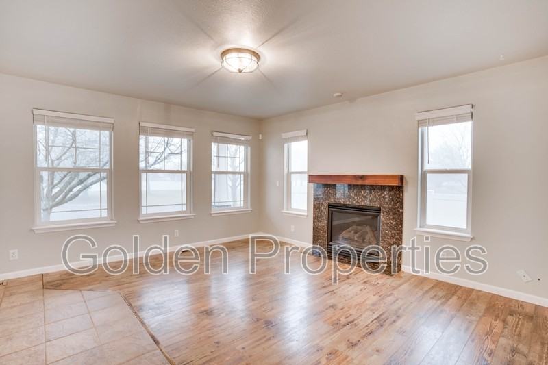 7665 N Courcelles Pkwy - Photo 2 of 19