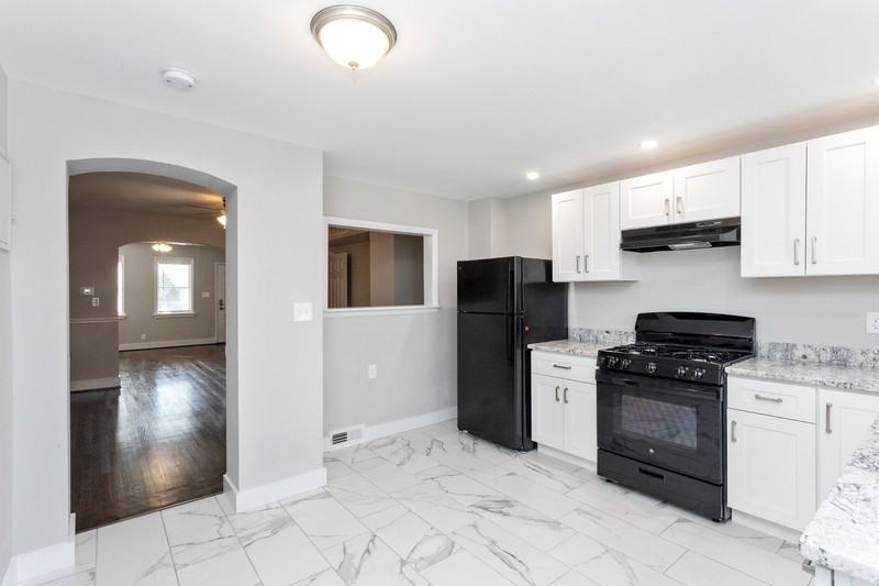 7704 Gough St - Photo 7 of 25