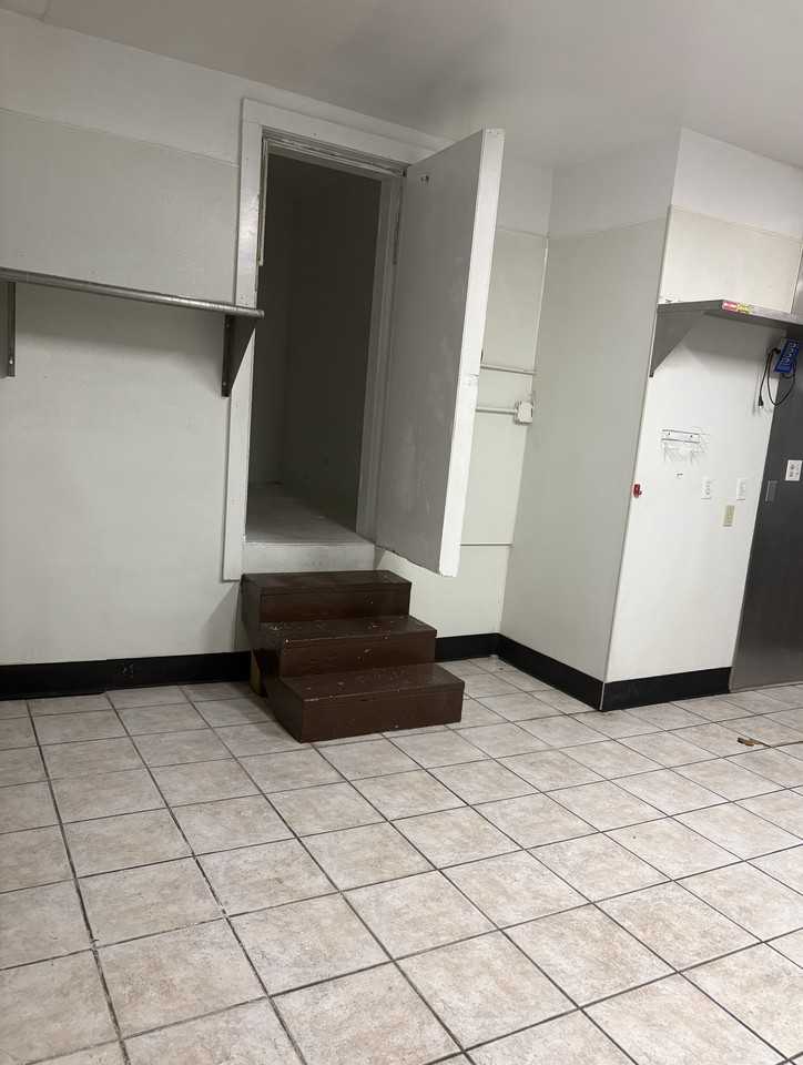 5843 Dunsmuir Ave - Photo 3 of 10