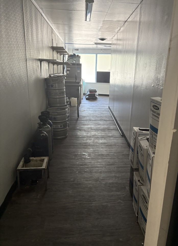 5843 Dunsmuir Ave - Photo 7 of 10