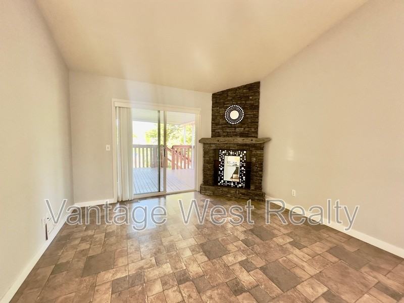 307 Phipps Cres #A - Photo 4 of 23