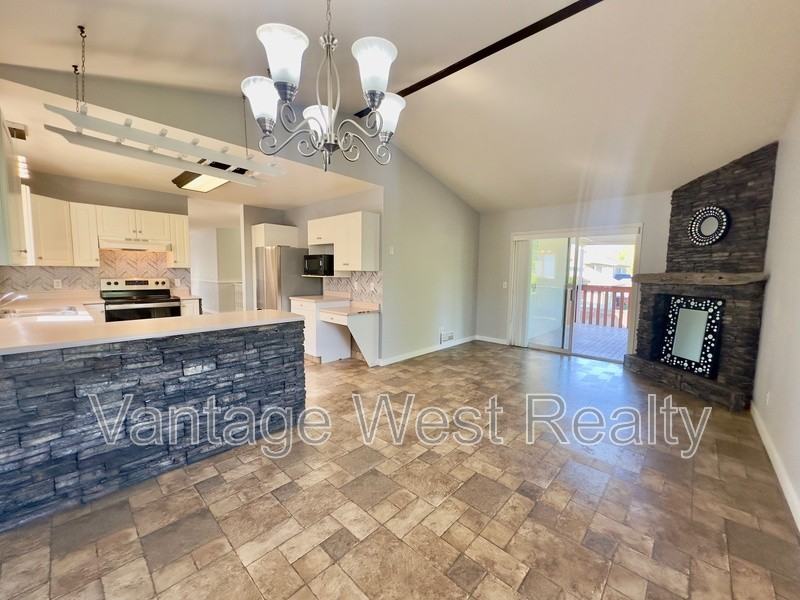 307 Phipps Cres #A - Photo 5 of 23