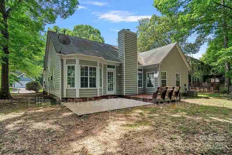 8413 Belstead Brook Ct - Photo 2 of 13