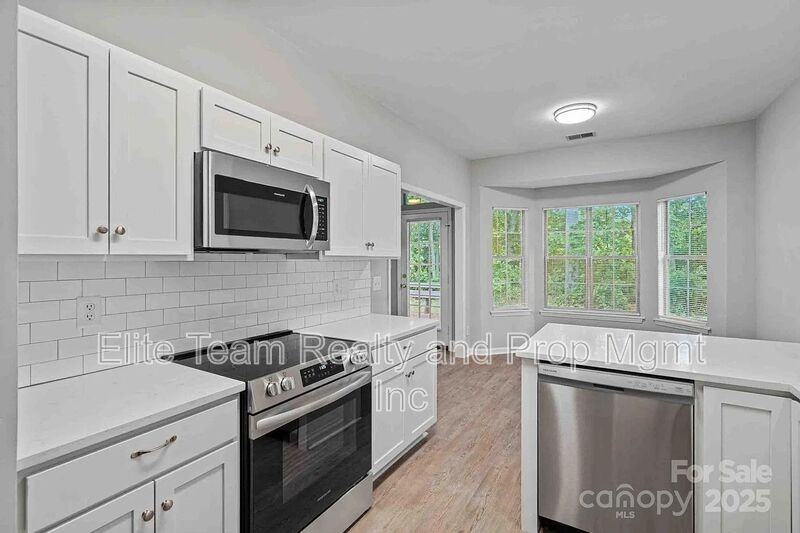 8413 Belstead Brook Ct - Photo 4 of 13