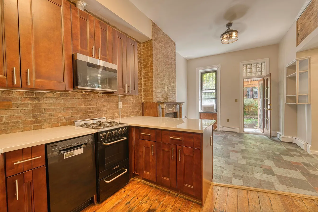 167 Christopher Columbus Dr #1L - Photo 6 of 14