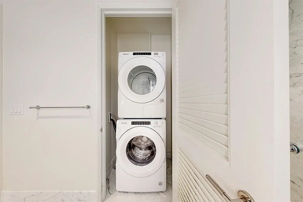 240 Devonshire St - Photo 4 of 13