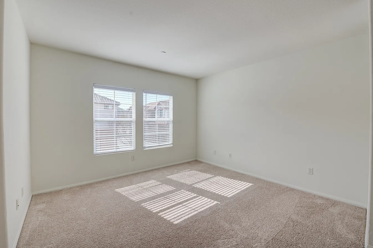 255 Via Mirabella - Photo 5 of 10