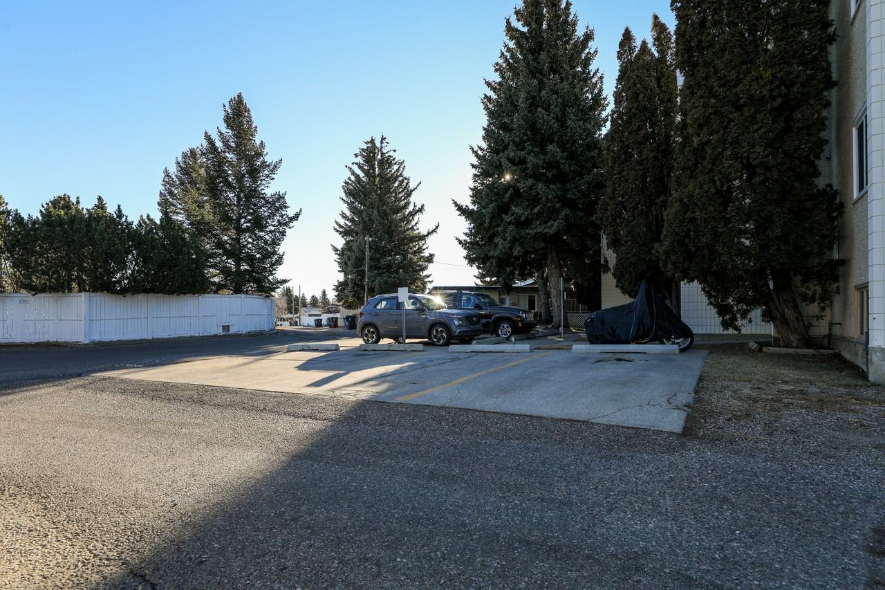 1327 Scenic Dr S - Photo 5 of 26