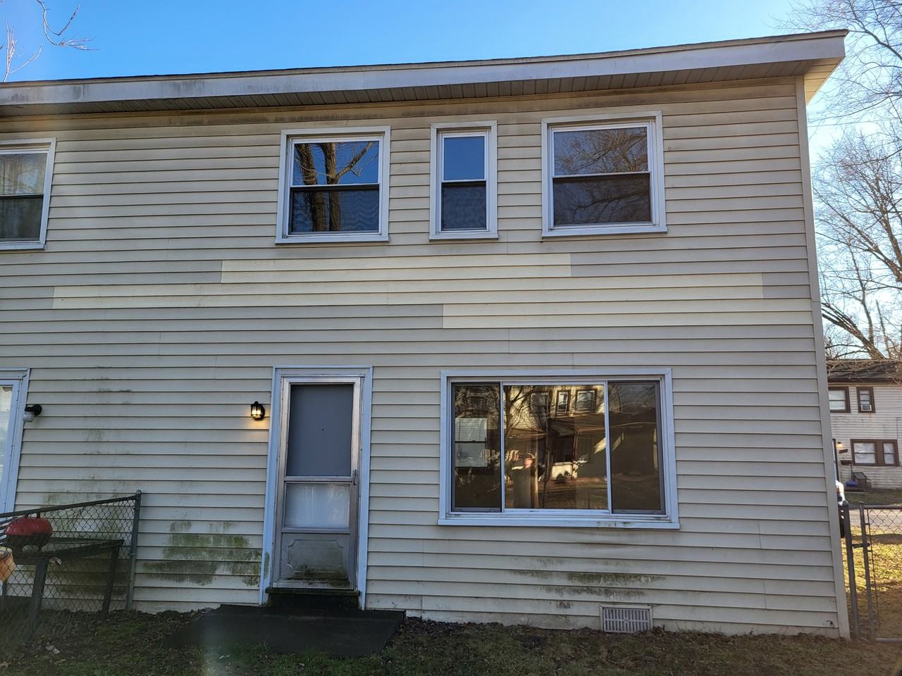 2210 Delton Ct - Photo 3 of 13