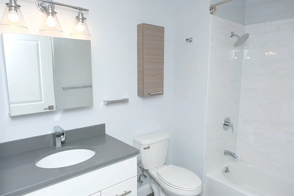 170 W Broadway #303 - Photo 3 of 15