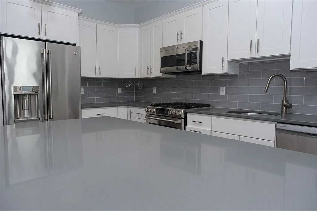 170 W Broadway #303 - Photo 6 of 15