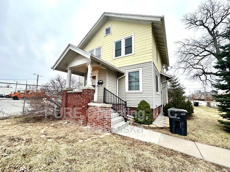 4201 N 22nd St - Photo 2 of 19