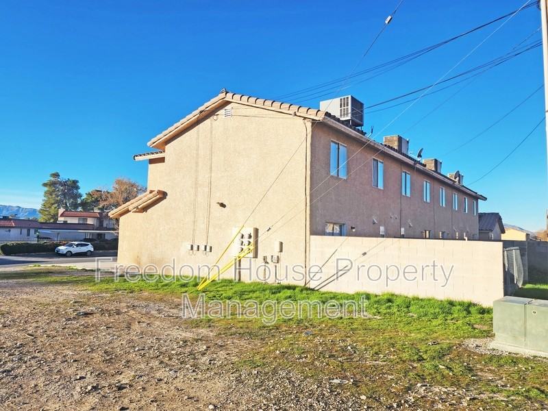 670 Bourbon St - Photo 3 of 36