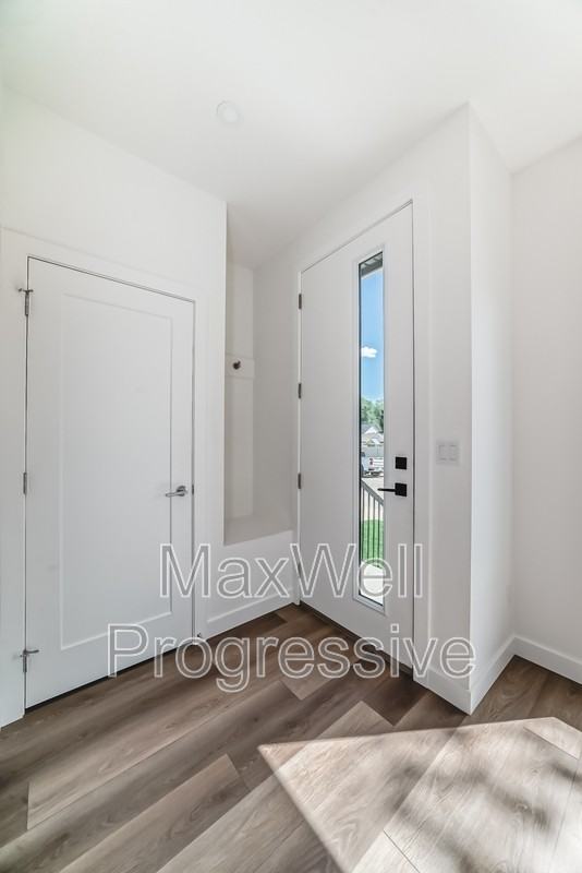 7726 105 Ave Nw #MAIN - Photo 4 of 46