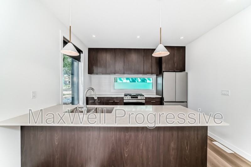 7726 105 Ave Nw #MAIN - Photo 7 of 46