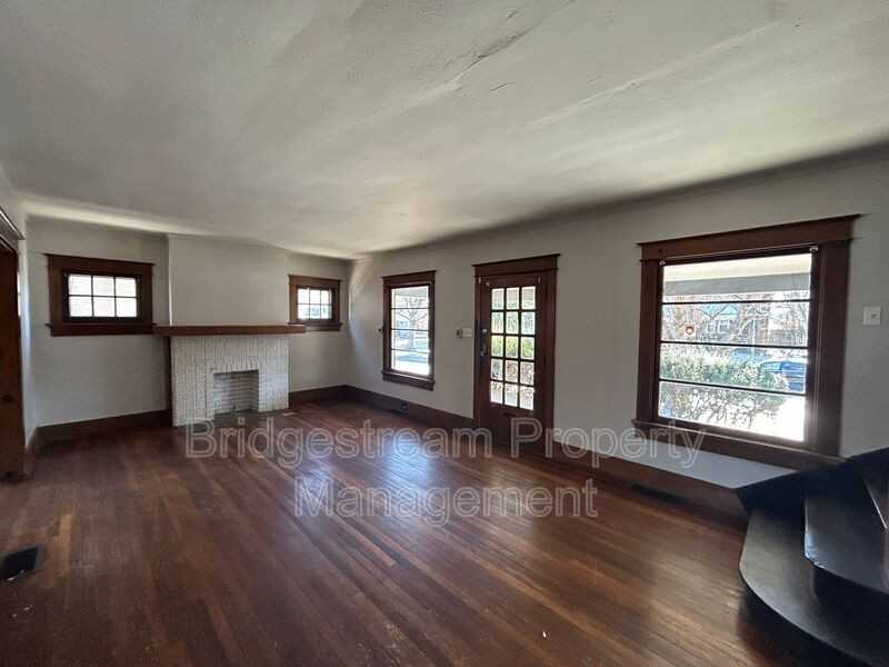 517 Kenilworth Ave - Photo 3 of 15