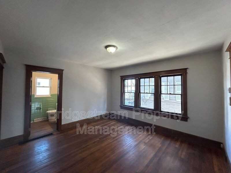 517 Kenilworth Ave - Photo 4 of 15