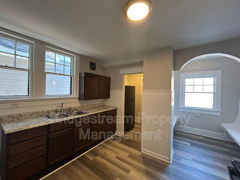 517 Kenilworth Ave - Photo 5 of 15