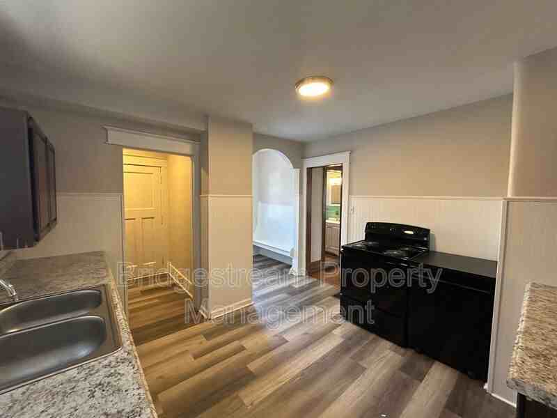 517 Kenilworth Ave - Photo 6 of 15