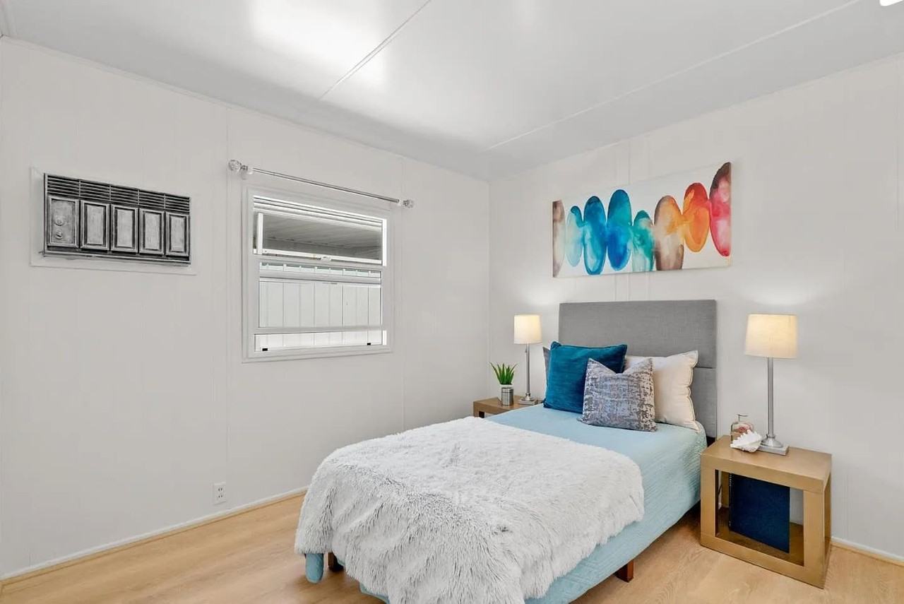 1555 Merrill St - Photo 2 of 15