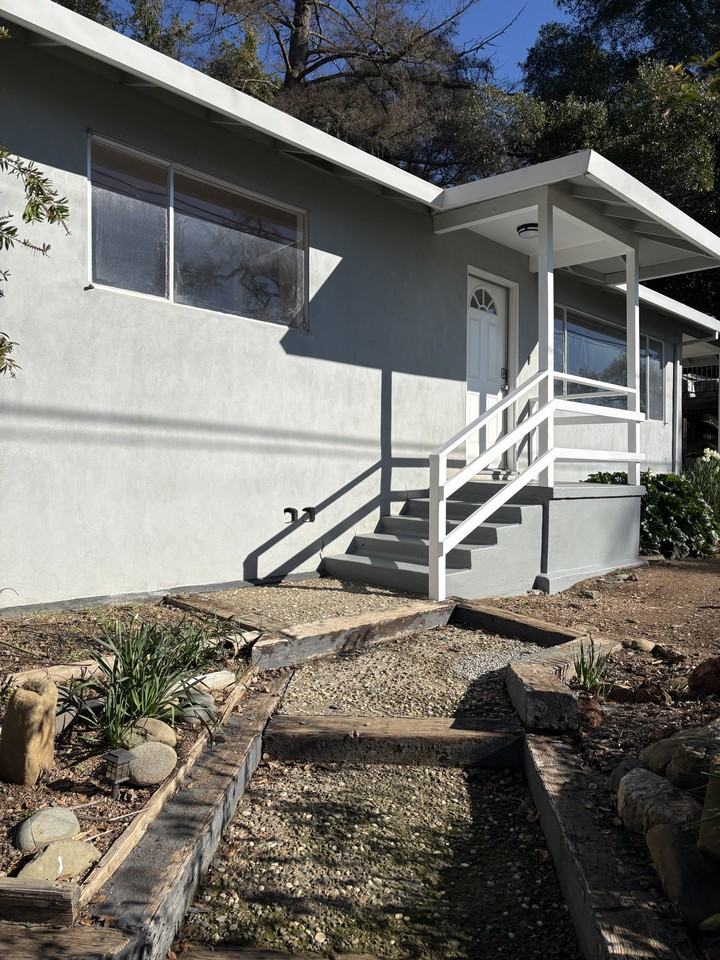 4096 Lakeshore Blvd - Photo 2 of 26