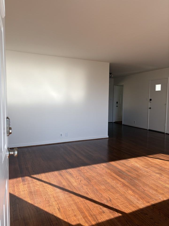 4096 Lakeshore Blvd - Photo 3 of 26