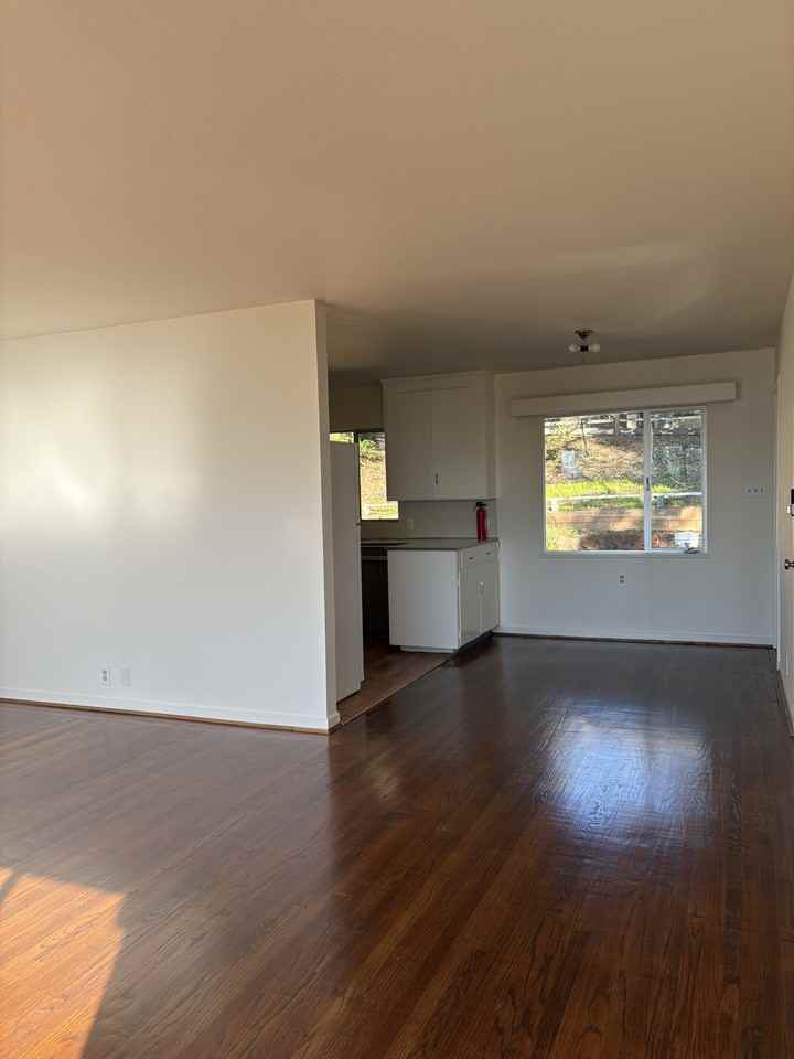 4096 Lakeshore Blvd - Photo 4 of 26