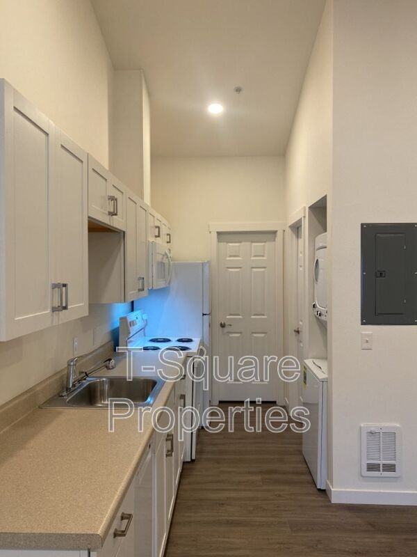 715 Cedar Ave #104 - Photo 7 of 18