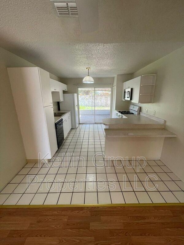 161 Rebecca Dr Ne - Photo 5 of 18