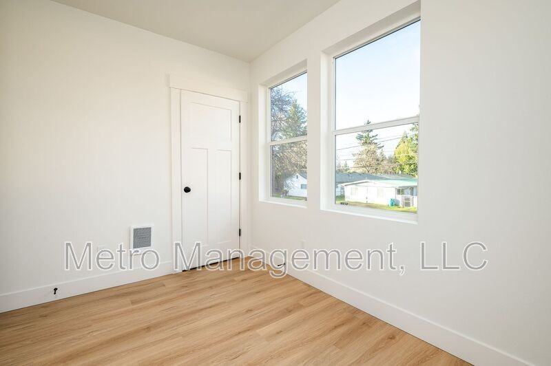 12098 Se Market St - Photo 5 of 8