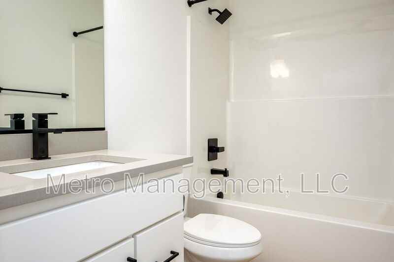 12098 Se Market St - Photo 6 of 8