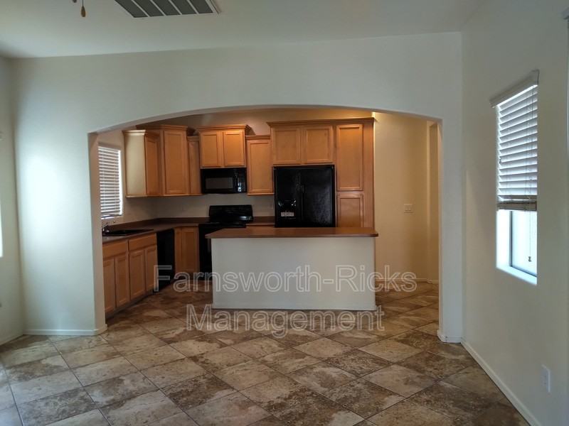 4683 E Olney Ave - Photo 3 of 24