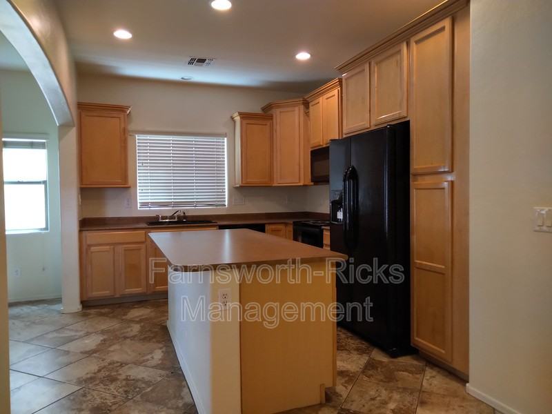 4683 E Olney Ave - Photo 4 of 24