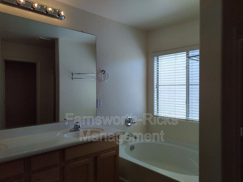 4683 E Olney Ave - Photo 6 of 24