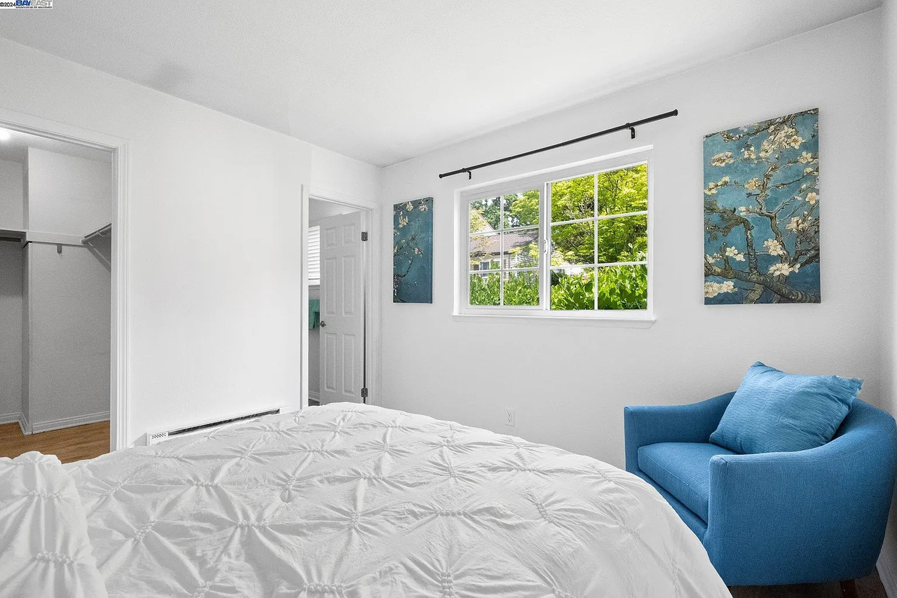 1590 Yardley St - Photo 4 of 9