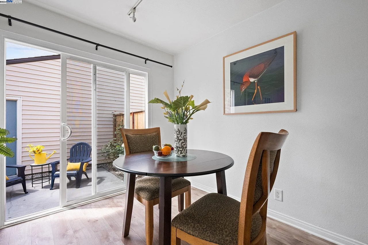 1590 Yardley St - Photo 5 of 9