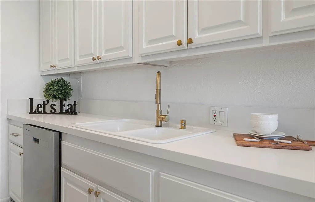 4140 Warner Blvd #206 - Photo 5 of 10