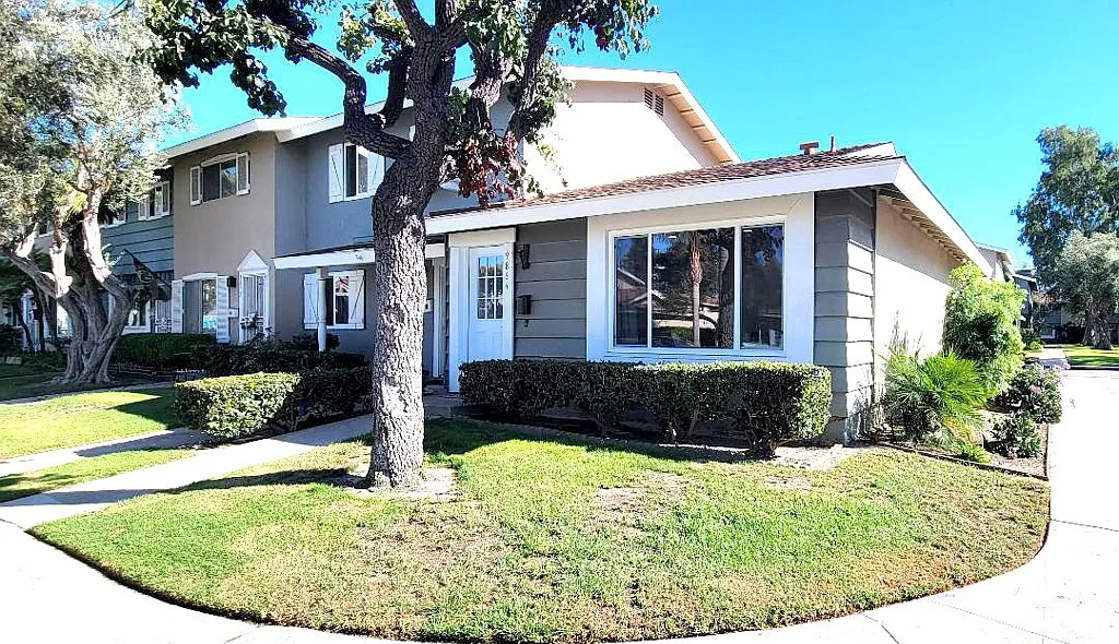 9864 Continental Dr - Photo 3 of 15