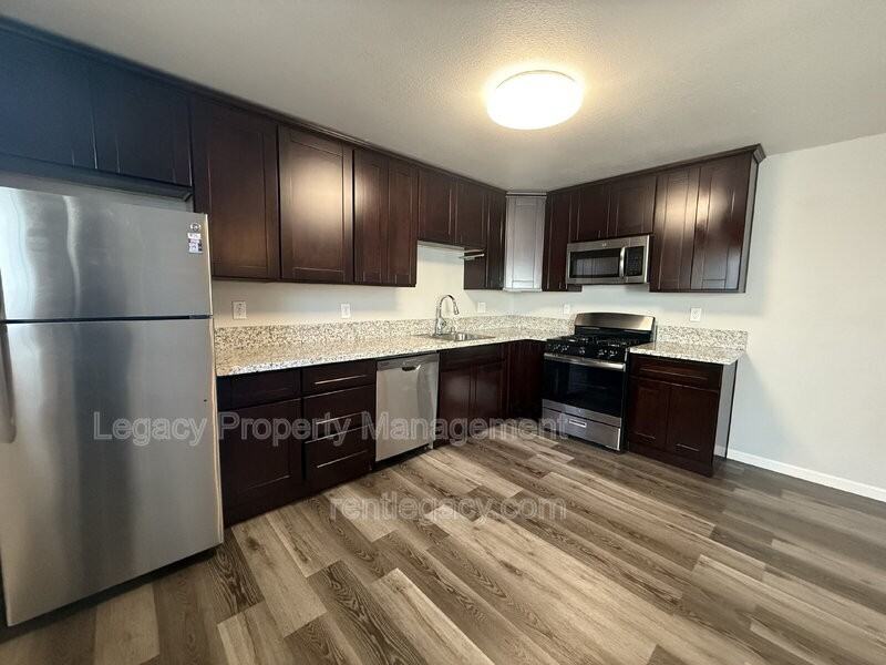 2611 U St #6 - Photo 4 of 9