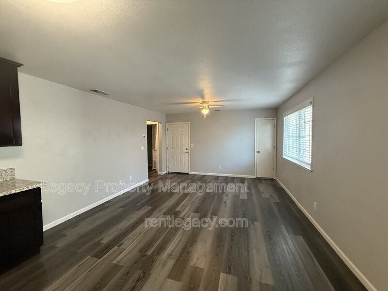 2611 U St #6 - Photo 5 of 9